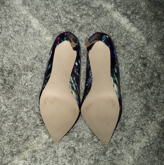 Steve Madden, Blue Multi, Size 8 Pumps, practically new - Picture 4 of 4